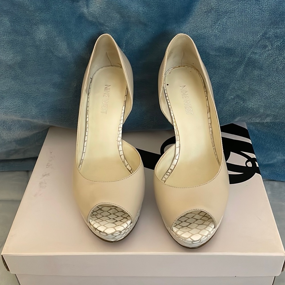 Nine West off white platform peep toes size 6